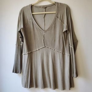 POL Taupe  Deep-V Tunic with ribbed bodice and Dolman Sleeve Women's L
